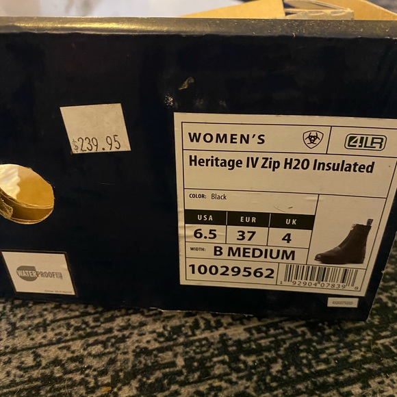 Like new Winter Ariat insulated boots, size 6.5 womens - Picture 3 of 3